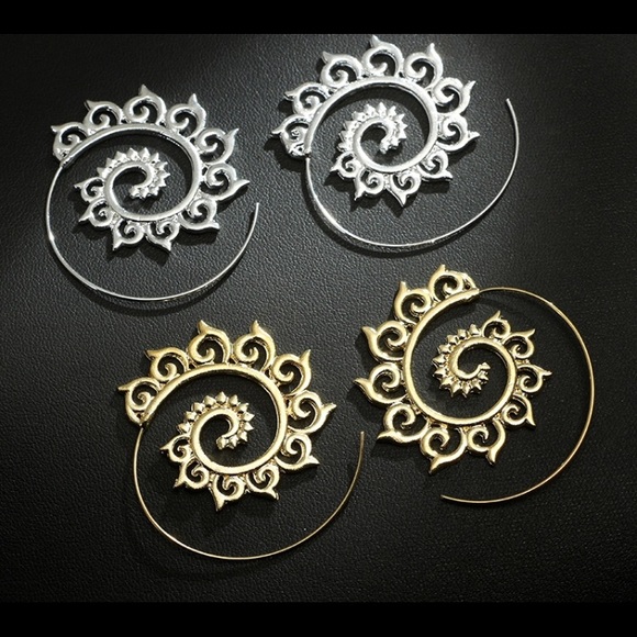 🌟 2/$24 Spiral Dangle Hoops 🌟 - Picture 2 of 6